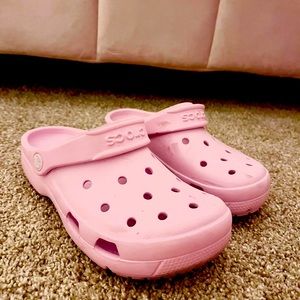 Light pink crocs 💗